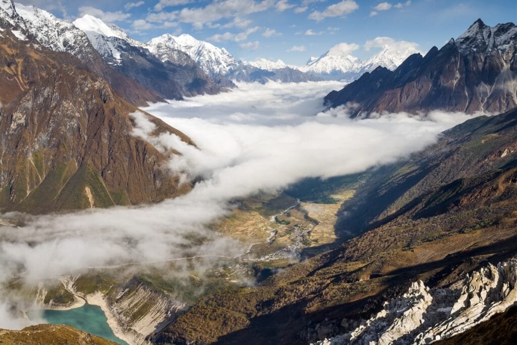 Manaslu valley covered with cloud 