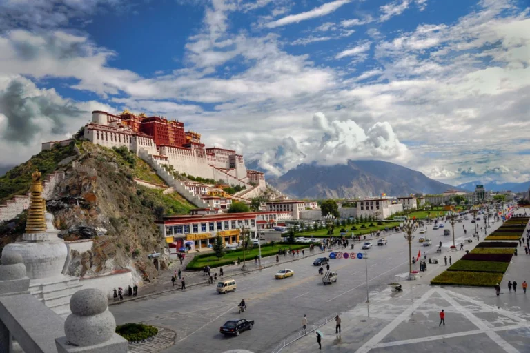 Kerung boarder to Lhasa